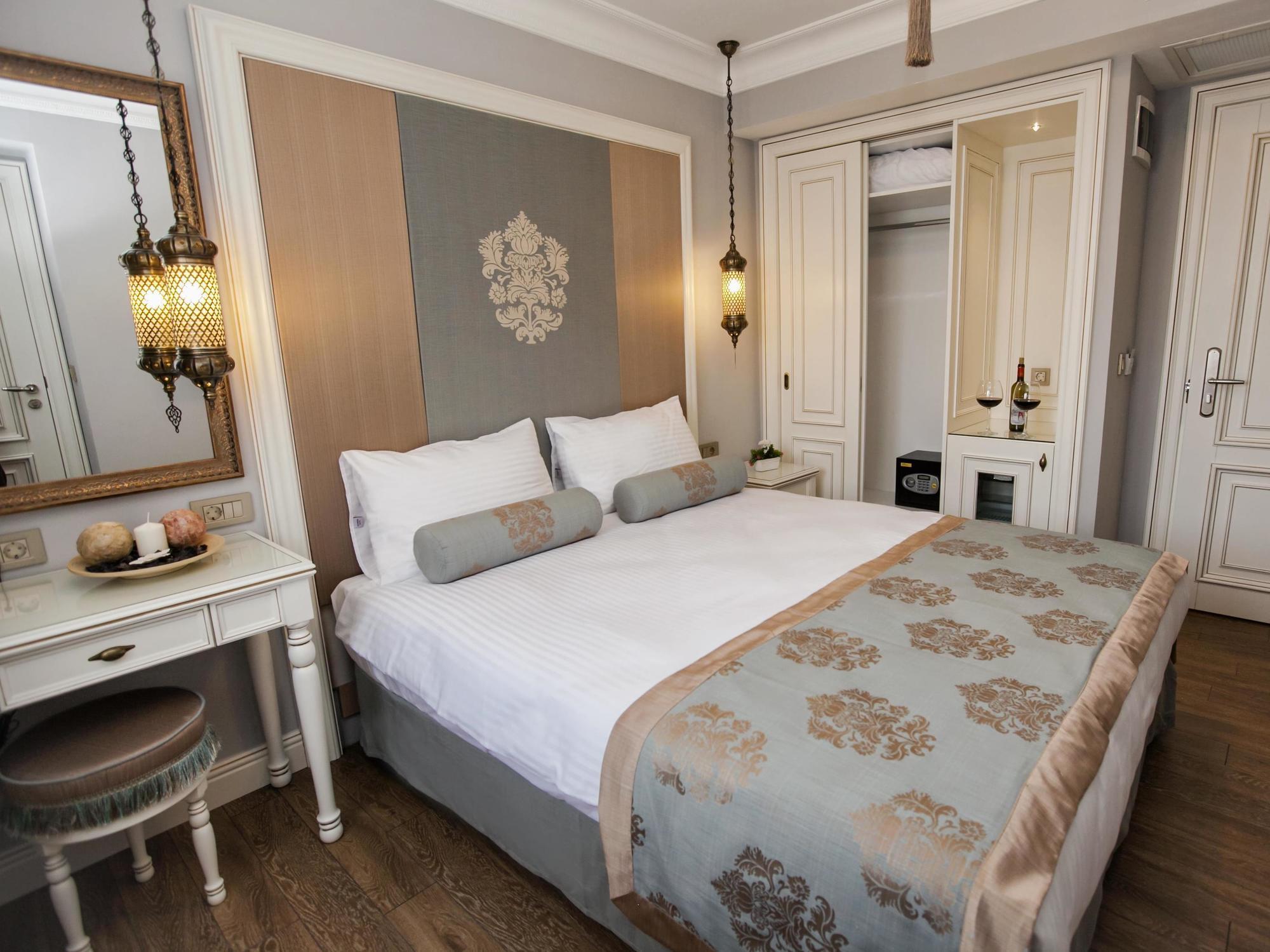 Raymond Blue Hotel 3*